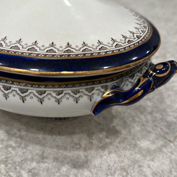 Vintage Royal Doulton Burslem from Belmont England. Great condition. 12”x7.5” - Picture 2 of 6